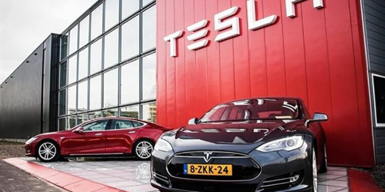 تسلا تتفوق على نيسان في مبيعات السيارات الكهربائية