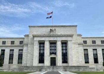 الفيدرالي الأمريكي أمام ضغوط اقتصادية وسياسية.. توقعات بخفض تدريجي للفائدة حتى 2026