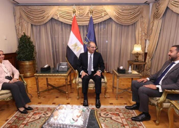 وزير الاتصالات يستقبل رئيس مجلس إدارة الشركة المصرية للاتصالات والعضو المنتدب والرئيس التنفيذي الجديد للشركة