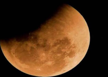 معهد الفلك: خسوف القمر يبدأ الساعة 6:28 وقرص القمر يختفي بالكامل 9:12 مساء