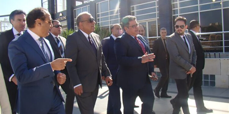 وزير قطاع الأعمال العام في زيارة مفاجئة لشركة مصر الجديدة للإسكان والتعمير