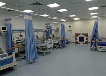 وزير الصحة يتلقى تقرير متابعة ميدانية لـ29 مشروعاً صحياً جارياً في 12 محافظة