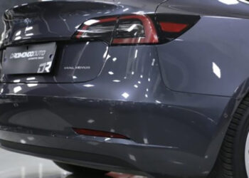 تسلا تواجه حرب قانونية بقيمة 329 مليون جنيه بسبب السيارات ذاتية القيادة