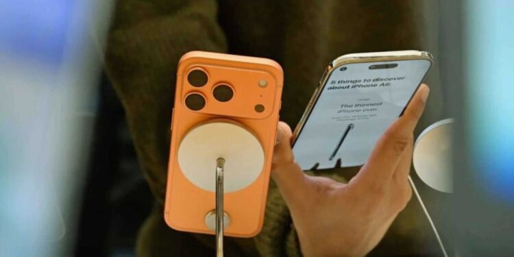 آبل تكشف أسباب خدوش آيفون 17 برو وبرو ماكس.. أسعار الهواتف في مصر
