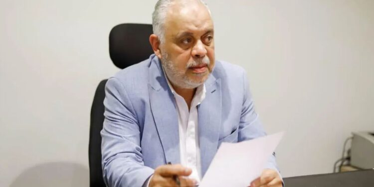استقالة أشرف زكي المفاجئة من نقابة الممثلين