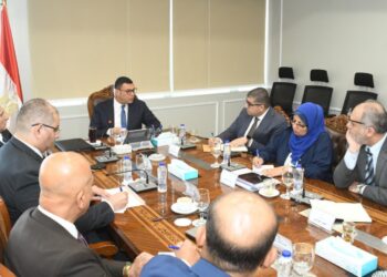 وزير الإسكان يعقد اجتماعاً لمتابعة سير العمل بقطاعات هيئة المجتمعات العمرانية الجديدة