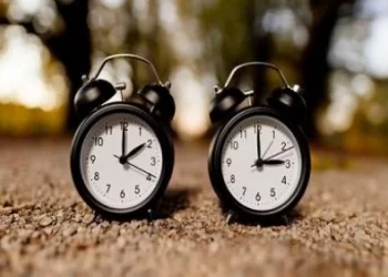 موعد تطبيق التوقيت الشتوي.. الخميس أم الجمعة؟