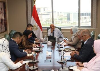 وزير الكهرباء يبحث مع شركة “صن ريف سولارSunRev Solar  الصينية التعاون في مجالات الطاقة المتجددة