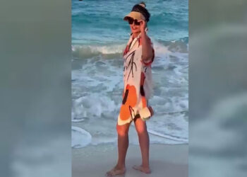 ليلي علوي تخطف الأنظار بكاش مايوه