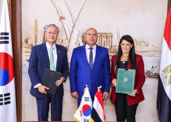 وزير الصناعة يشهد توقيع مذكرة تفاهم بين وزيرة التخطيط وسفير كوريا الجنوبية بالقاهرة