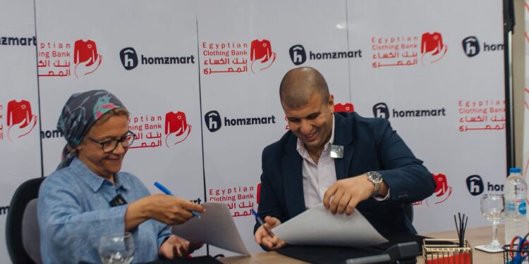 “هومزمارت” تحتفل بذكرى تأسيسها السادسة بالتعاون مع بنك الكساء المصري لجمع وتوزيع الملابس على المستحقين خلال شهر سبتمبر
