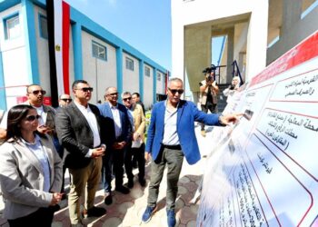 وزير الإسكان ومحافظ البحيرة يفتتحان محطة معالجة الصرف الصحي بمركز بدر