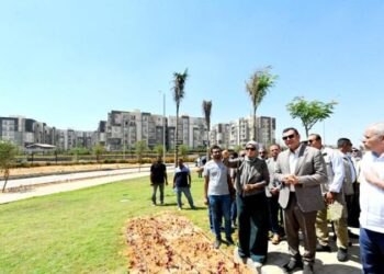 وزير الإسكان يتفقد سير العمل بالمشروع السكني “جنة 4” بمدينة الشيخ زايد