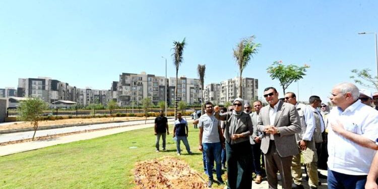 وزير الإسكان يتفقد سير العمل بالمشروع السكني “جنة 4” بمدينة الشيخ زايد