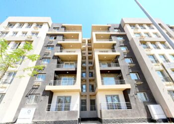 وزير الإسكان يتفقد سير العمل بالمشروع السكني “جنة 4” بمدينة الشيخ زايد