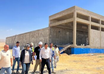 وزير الإسكان يتابع سير العمل بالمشروعات الخدمية والبنية الأساسية بالمرحلة العاجلة بمدينة السويس الجديدة