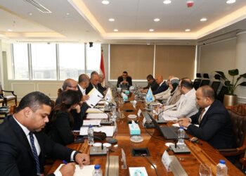 وزير الإسكان يعقد اجتماعاً مع ممثلي شركة أوراسكوم لمتابعة الموقف التنفيذي لعدد من المشروعات