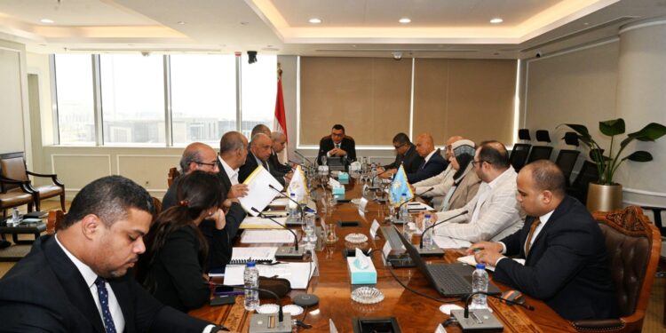 وزير الإسكان يعقد اجتماعاً مع ممثلي شركة أوراسكوم لمتابعة الموقف التنفيذي لعدد من المشروعات