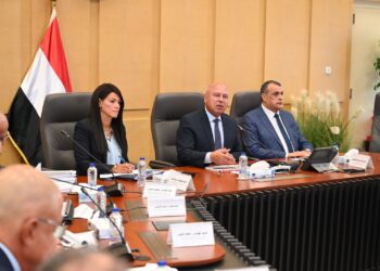 وزير الصناعة والنقل يترأس الاجتماع الثلاثين للمجموعة الوزارية للتنمية الصناعية