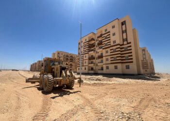 وزير الإسكان: تنفيذ مستشفى جديد سعة ١٧٥ سريرا ودفع أعمال المرافق بتوسعات مدينة قنا الجديدة