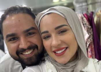 أسما شريف منير تعلن ارتداء الحجاب