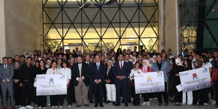 وزير الاتصالات يشهد حفل تخريج طلاب الجامعات الملتحقين بالبرنامج الصيفى للتكنولوجيات المساعدة