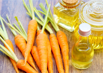 سيروم الوقاية من الشيخوخة وعلاج الصدفية.. فوائد خارقة لزيت طبيعي منسي