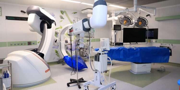 البنك الأهلي المصري يساهم بمبلغ 60 مليون جنيه لصالح وحدة الايكمو من خلال لجنة زكاة طوارئ قصر العيني