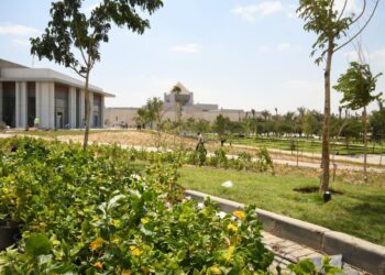 وزير الإسكان يتفقد مكونات مشروع حدائق “تلال الفسطاط” بمنطقة مصر القديمة بالقاهرة