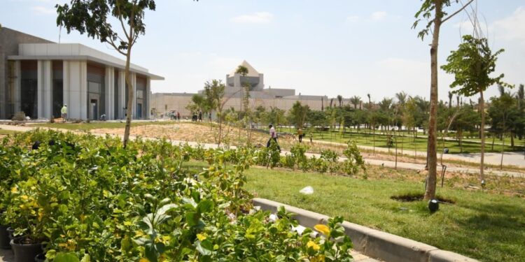 وزير الإسكان يتفقد مكونات مشروع حدائق “تلال الفسطاط” بمنطقة مصر القديمة بالقاهرة