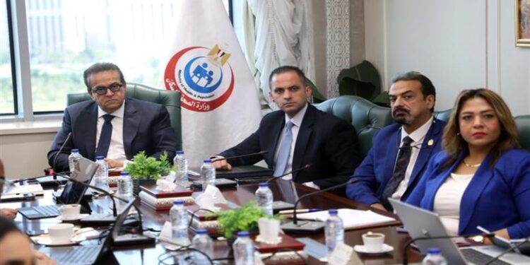 ووزير الصحة يبحث مع البنك الدولي تعزيز التعاون في ملف القضية السكانية