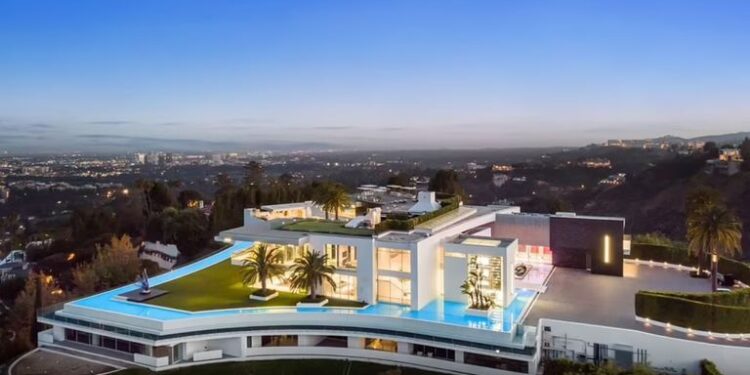 بمقابل 300 مليون دولار.. تفاصيل عرض أغلى منزل في أمريكا للبيع