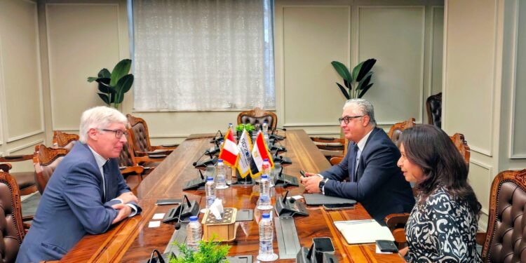 رئيس اقتصادية قناة السويس يستقبل سفير جمهورية بيرو بالقاهرة