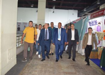رئيس غرفة القاهرة يتفقد معرض أهلًا مدارس قبل إنطلاقة بساعات