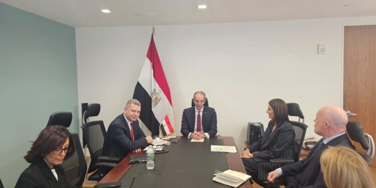 وزير الاتصالات يبحث مع شركات عالمية زيادة استثماراتها بمجالات التعهيد وبناء القدرات الرقمية والتكنولوجيات المساعدة