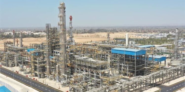 لتقليل الاستيراد وزيادة الإنتاج .. تحويل الفرص الواعدة لاكتشافات جديدة في حقول عجيبة للبترول بالصحراء الغربية