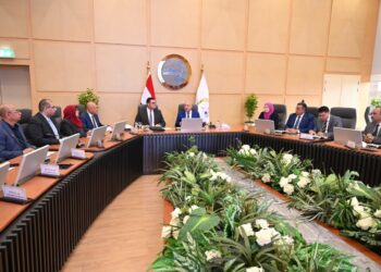 وزير الصناعة والنقل يبحث مع وزير الإسكان موقف ترفيق المناطق الصناعية