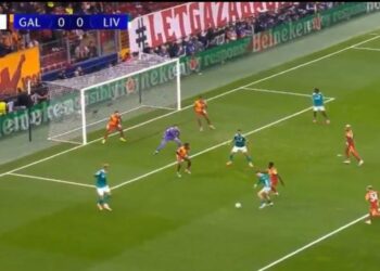 0-1.. نتيجة الشوط الأول من مباراة جلطة سراي وليفربول