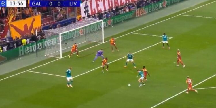 0-1.. نتيجة الشوط الأول من مباراة جلطة سراي وليفربول