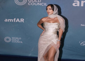 بسمة بوسيل تثير الجدل: فستان عارٍ مع نصف حجاب