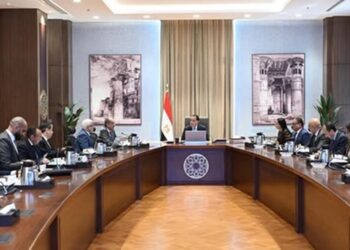 رئيس الوزراء يتابع مستجدات إجراءات تفعيل الربط الإلكتروني بين هيئة التأمين الاجتماعي والمرور