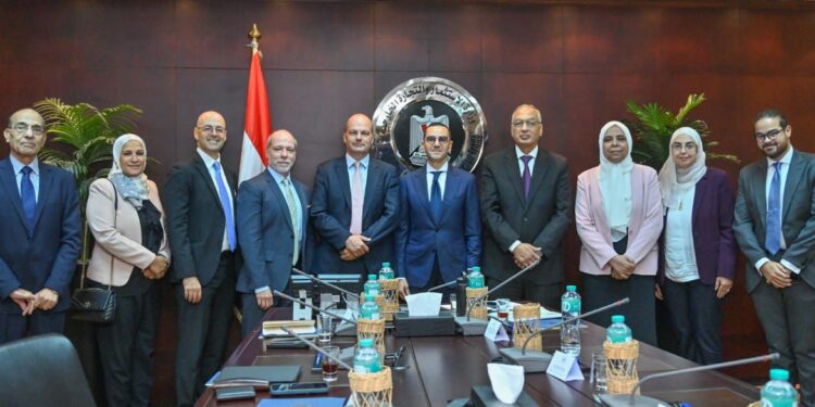 وزير الاستثمار يجتمع مع قادة المنتدي الاقتصادي العالمي و الاتحاد العالمي لتيسير التجاره لبحث تعزيز تنافسية التجارة والاستثمار