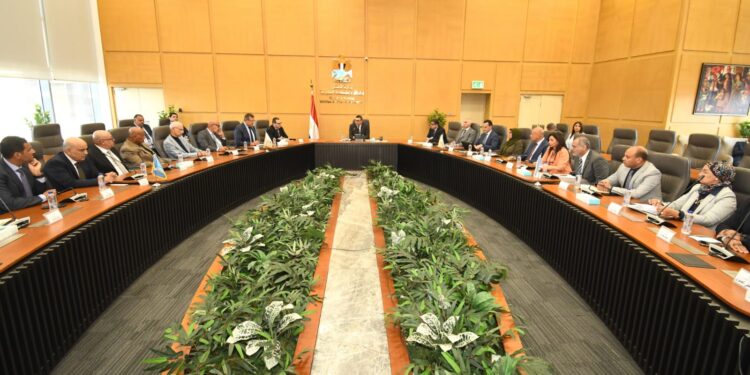 وزير الإسكان يلتقي عددًا من كبار المطورين العقاريين لاستعراض الاستراتيجية الوطنية للعمران الأخضر
