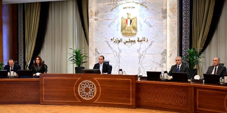 رئيس الوزراء يترأس اجتماع مجلس المحافظين