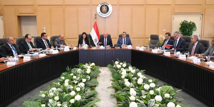 كامل الوزير يترأس الاجتماع الثاني والثلاثين للمجموعة الوزارية للتنمية الصناعية