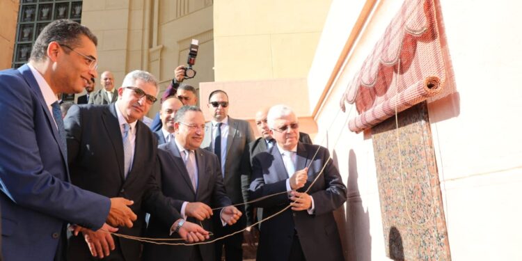 وزير التعليم العالي ورئيس جامعة الإسكندرية يفتتحان المرحلة الأولى من مشروع ترميم ورفع كفاءة مباني كلية الهندسة