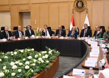 وزير الصناعة والنقل يترأس الاجتماع الثالث والثلاثين للمجموعة الوزارية للتنمية الصناعية