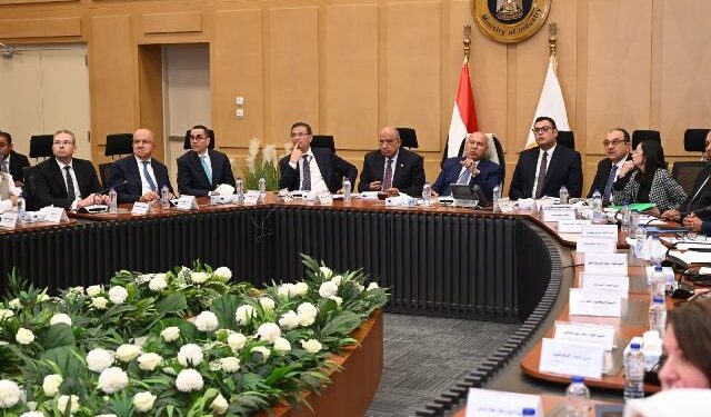 وزير الصناعة والنقل يترأس الاجتماع الثالث والثلاثين للمجموعة الوزارية للتنمية الصناعية