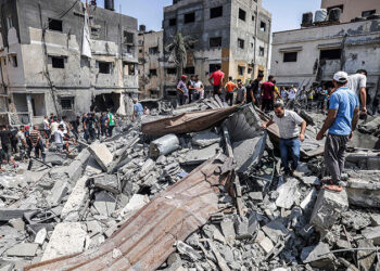 ارتفاع حصيلة شهداء غزة إلى 42 شهيدًا.. والزوارق الإسرائيلية تقصف الفلسطينيين