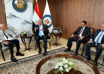 وزير البترول يبحث مع المهندس نجيب ساويرس تعزيز الاستثمارات في قطاع التعدين والتنقيب عن الذهب